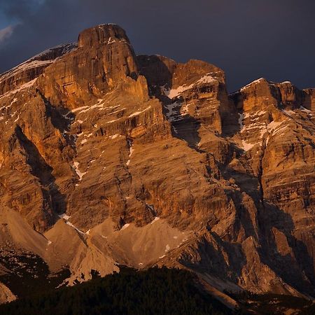 ホテル Ciasa Montanara ラ・ヴィッラ エクステリア 写真