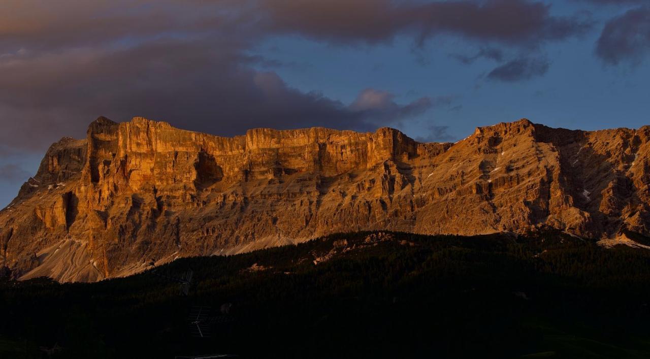 ホテル Ciasa Montanara ラ・ヴィッラ エクステリア 写真